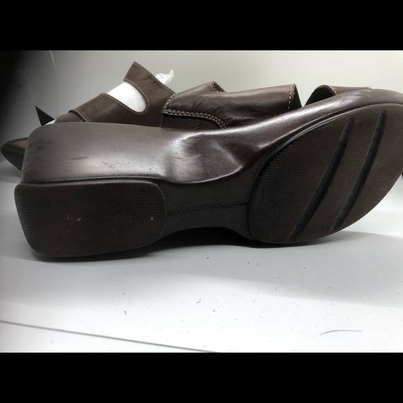 Liz Claiborne leather wedge sandals - Picture 3 of 3